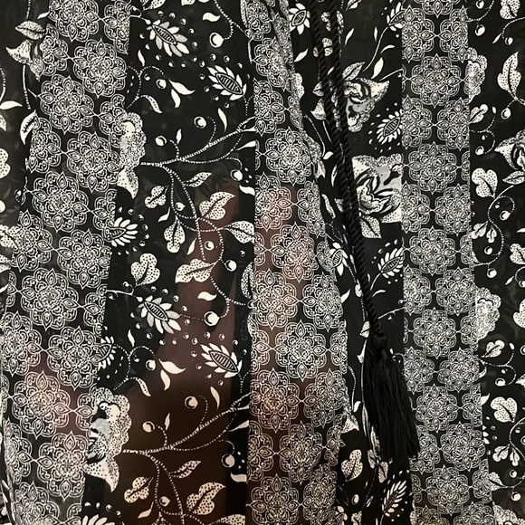 American Eagle Black Floral Blouse - Picture 3 of 5